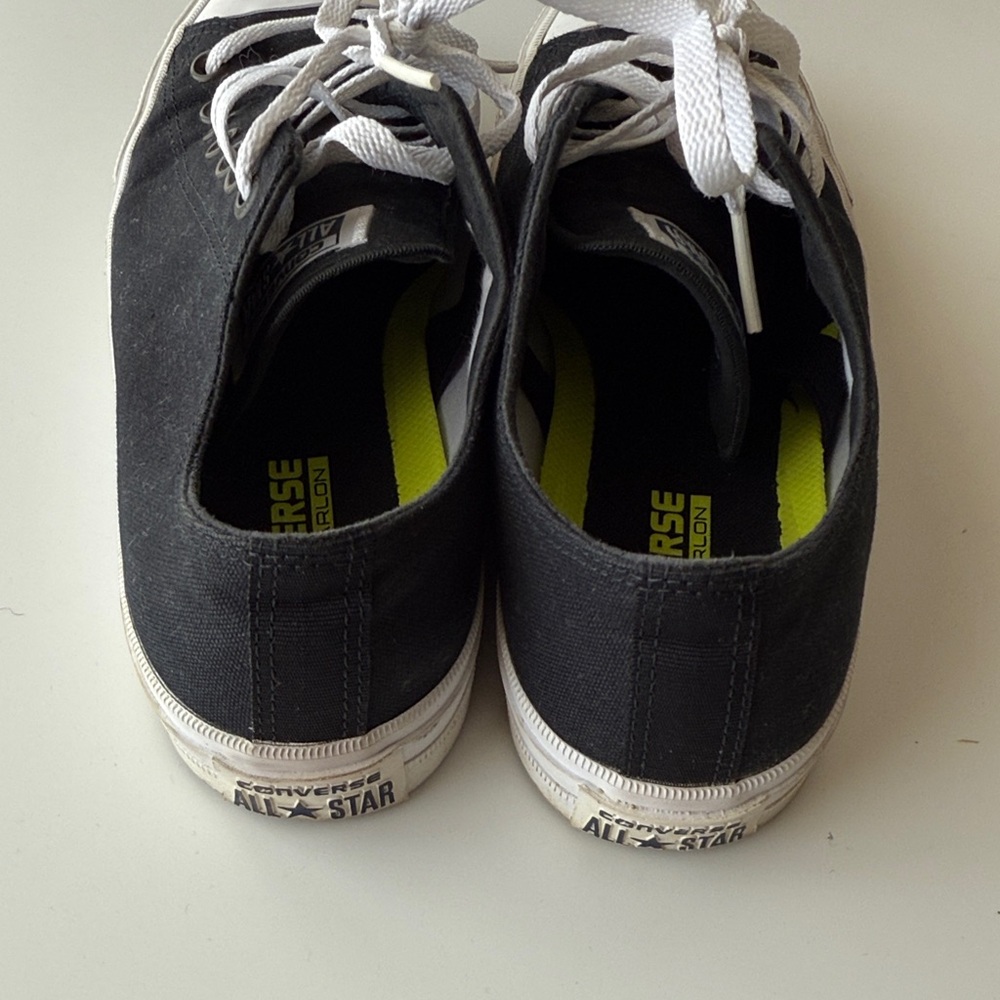 Converse•Black and White Canvas Sneakers•Size 8.5 - Picture 5 of 9